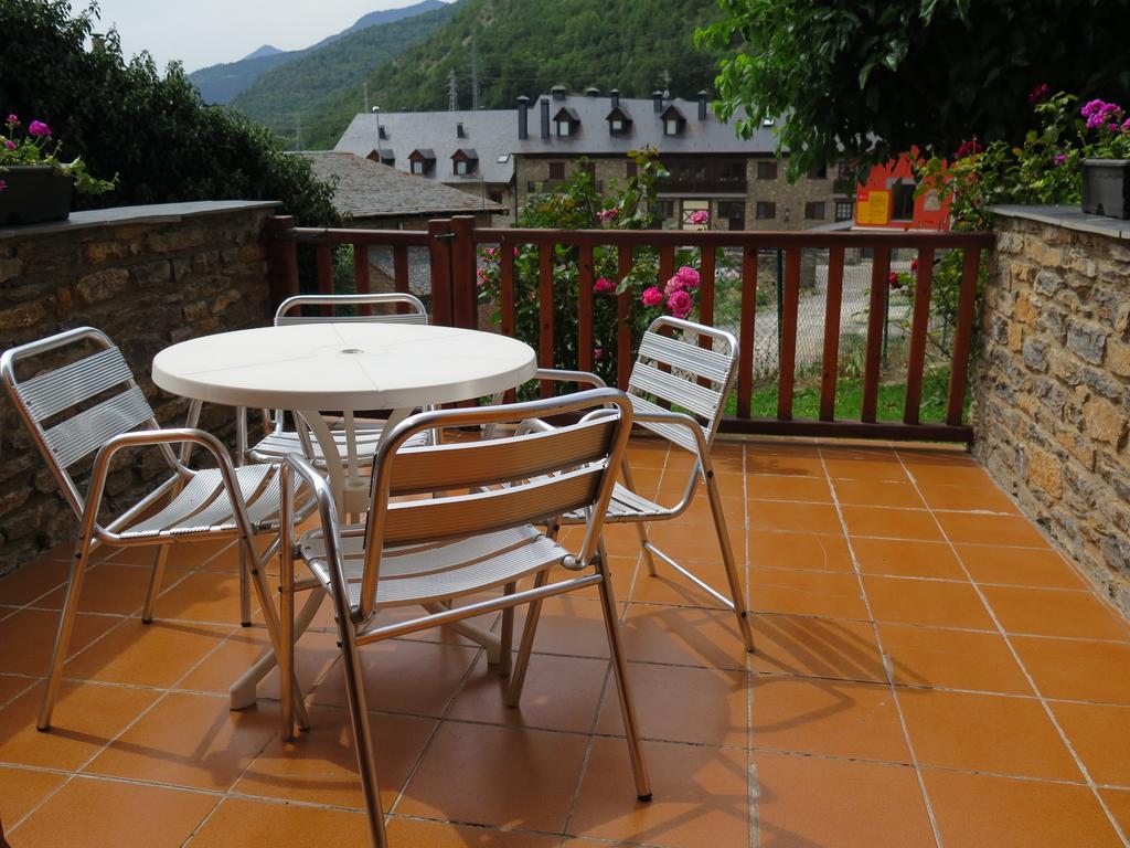 Apartaments El Ribal Valencia D'Aneu Ngoại thất bức ảnh