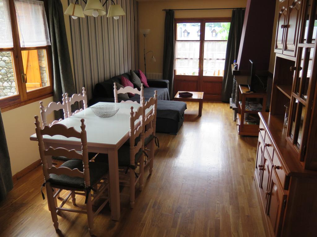 Apartaments El Ribal Valencia D'Aneu Ngoại thất bức ảnh